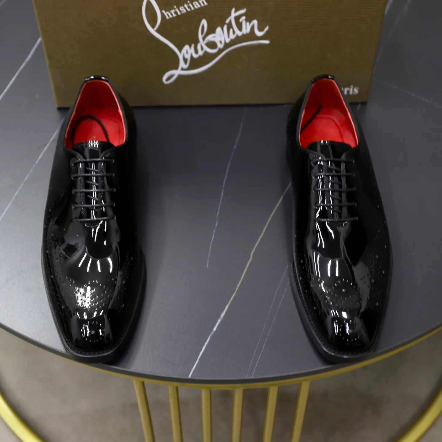 Ex-factory price: 620💰Christia*.Loubouti*🆑High-end men’s business formal leather shoes | Classic red sole shoes | Original imported first-layer cowhide | Water-dyed cowhide lining | Italian imported red rubber outsole | High-end luxury | Perfect interpretation of fashion, sunshine, style, suitable for various occasions Size: 39-44 (38.45 custom-made)